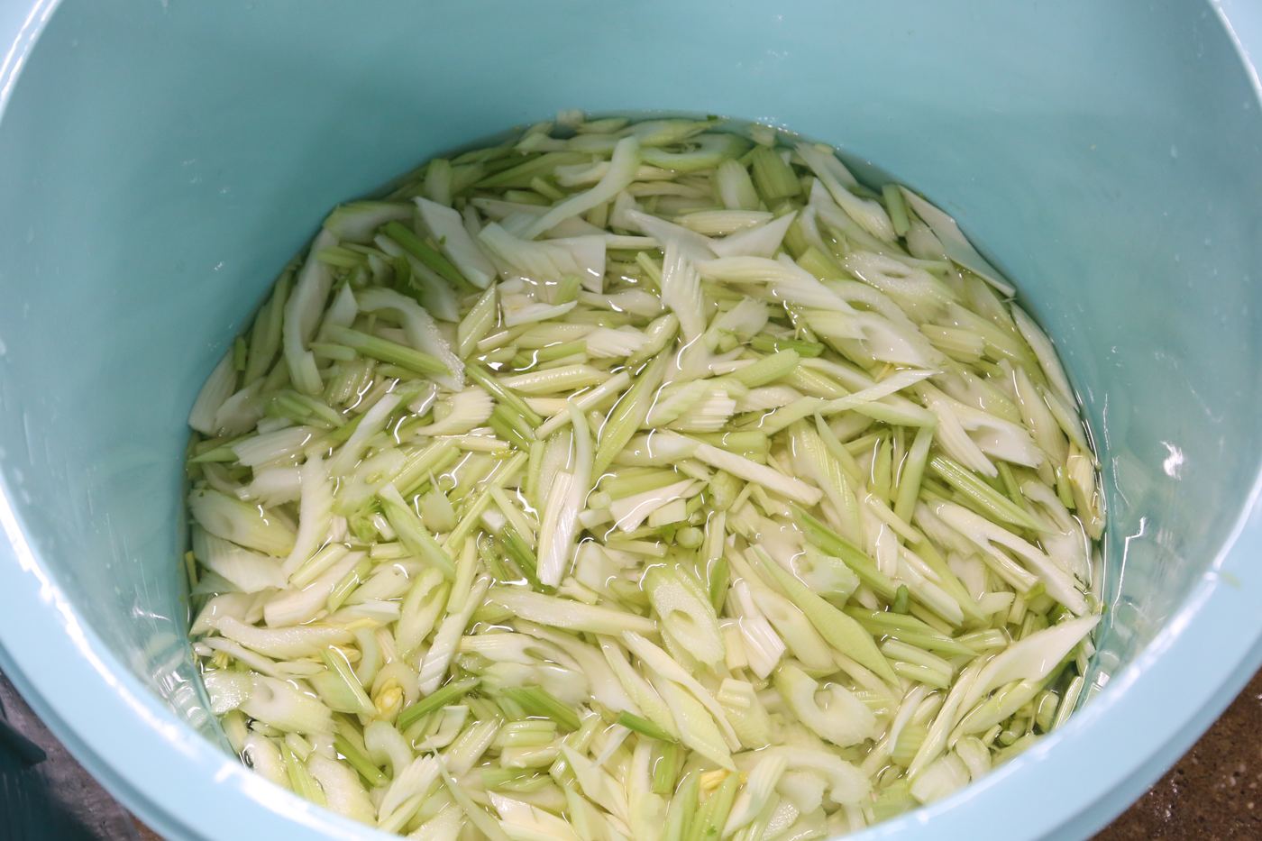 漬け液に浸かった野菜